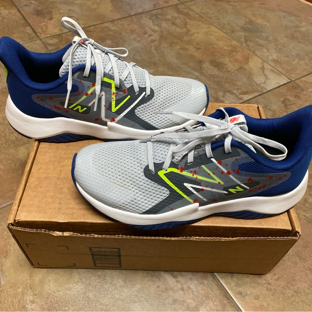 New Balance Rave Run v2 Paint Splatter Gray and Navy Running Shoes Size 7 Boys